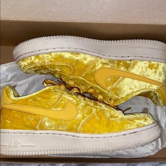yellow velvet af1